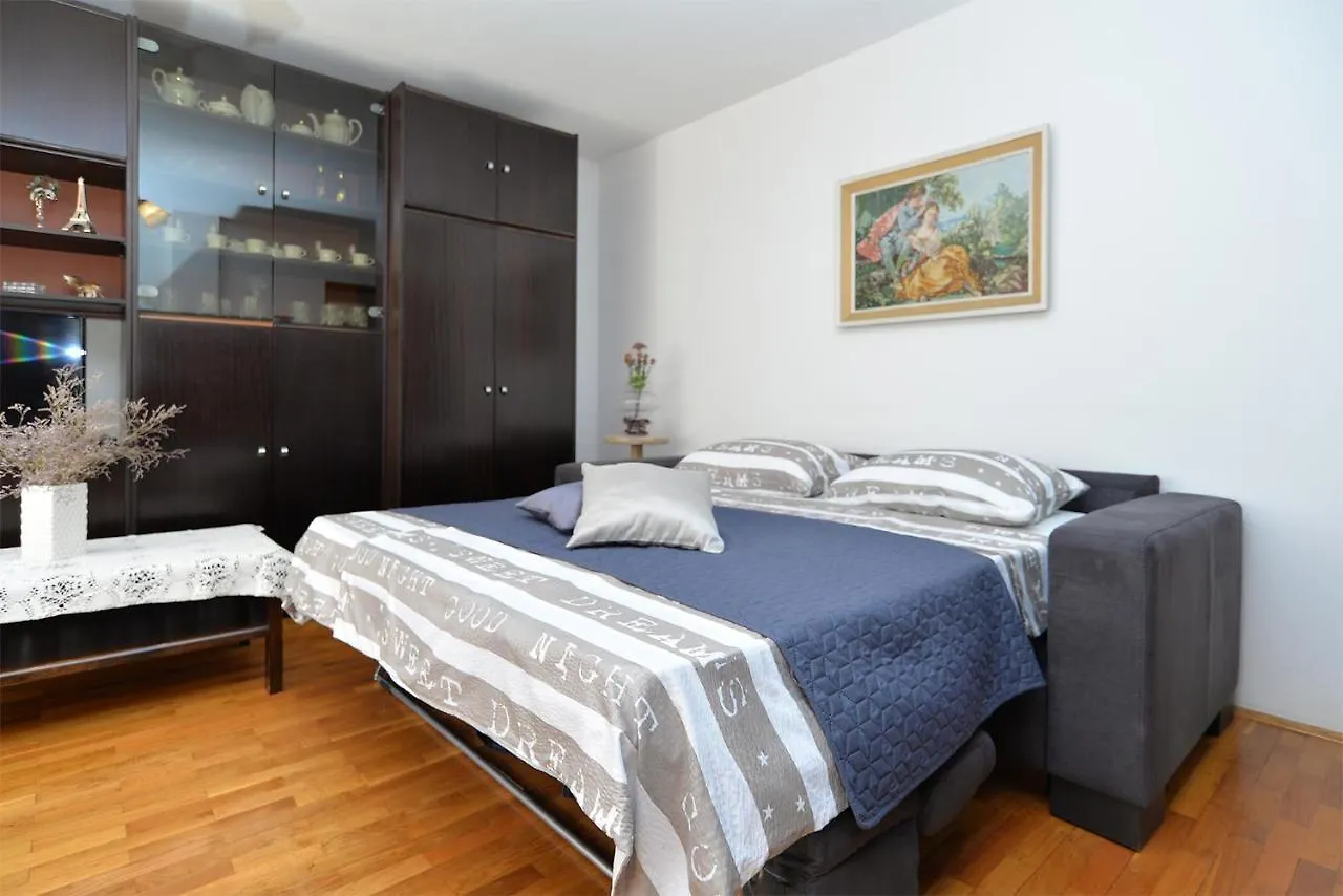 Apartment Vilim 2226 Pula 0*,